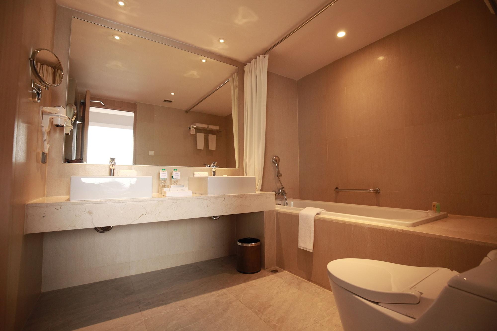 Citadines Connect Airport Jakarta 3*