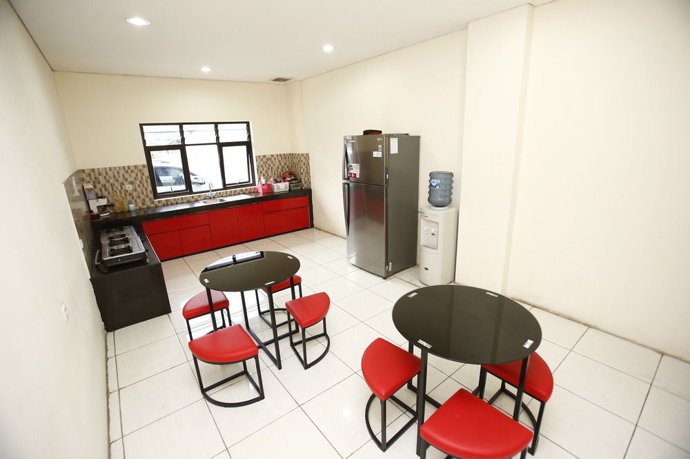Reddoorz @ Karet Kuningan 2*