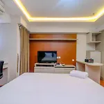 Cozy Studio Apartment At H Residence Near Mt Haryono By Travelio