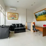 Redliving Apartemen Green Lake View Cimanggis