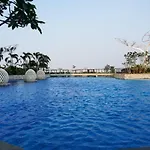 Relax And Comfy With Pool View At Studio West Vista Apartment By Travelio