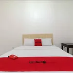 RedDoorz Syariah near Ragunan Zoo 3