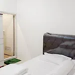 Agnes Residence Near Blok M Mitra Reddoorz