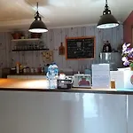 OYO 2746 Venice Guest House Jakarta Near Duta Indah Hospital