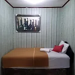 OYO 2746 Venice Guest House Jakarta Near Duta Indah Hospital