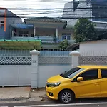 Eiffel Residence Tarakan - Female Only