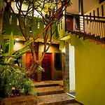Rhiz Guest House Tebet