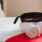 Reddoorz Near Cipinang Indah Mall