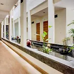 Oyo 90629 The Home Srengseng