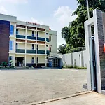 Oyo 90629 The Home Srengseng