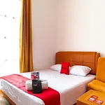 Reddoorz Near Cipinang Indah Mall