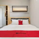 Reddoorz Near Plaza Atrium Senen