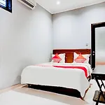 Oyo 90438 Mampang 34 Residence