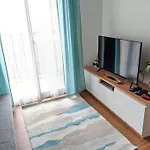 Apt Pejaten Park 1 Bedroom Sage Smart Tv, Netflix, Prime, Youtube
