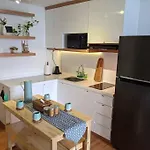 Apt Pejaten Park 1 Bedroom Sage Smart Tv, Netflix, Prime, Youtube