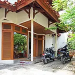 Oyo 90824 Griya Ummiku Syariah