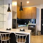 Arya\'S Apartment At Sudirman Suites