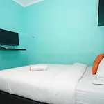 OYO 1491 Sandang Residence Near RS Patria IKKT