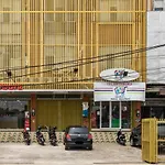 Reddoorz Plus Near Rs Royal Taruma Grogol