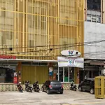 Reddoorz Plus Near Rs Royal Taruma Grogol