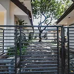 Reddoorz Plus At Jalan Gatot Subroto Jakarta