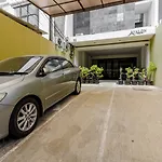 RedDoorz Plus @ Pasar Baru