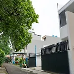 Super Oyo 91074 Stariez Senen Syariah