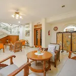 Reddoorz Plus Near Kemang Raya