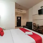 RedDoorz at Jalan Gunung Sahari