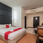 RedDoorz at Jalan Gunung Sahari