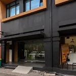 Urbanview Hotel Bizhome Artha Gading Boulevard By Reddoorz