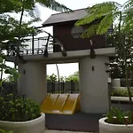 Toptravel Bassura City