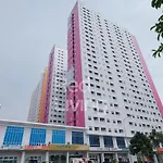 Redliving Apartemen Green Pramuka - Family Group Tower Orchid