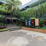 Reddoorz Plus Near Kebayoran Baru Blok S