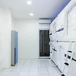 Reddoorz Hostel Near Taman Puring