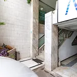 Urbanview Hotel P Residence Asemka