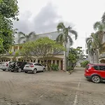 Reddoorz Plus @ Karet Pedurenan 3