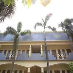 Reddoorz Plus @ Karet Pedurenan 3