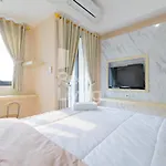 Redliving Apartemen Jakarta Living Star - Boborooms