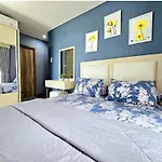Apt 2 Kmr Biru Pejaten Park d Swim Pool, Bathub
