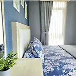 Apt 2 Kmr Biru Pejaten Park d Swim Pool, Bathub
