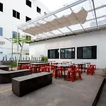 Reddoorz Near Mangga Dua Mall