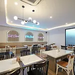 Front One Boutique Hotel Taman Anggrek