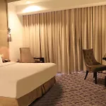 Aston Bellevue Radio Dalam
