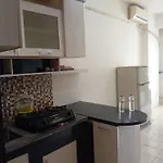Petite Amies Maison