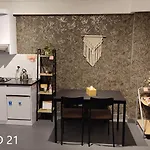 Papilukas Room Kalibata City - Studio Gold