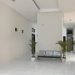 Urbanview Hotel Residence 446 Tanjung Duren