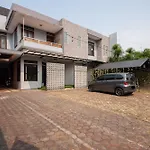 Reddoorz Plus Near Kelapa Dua Kebon Jeruk