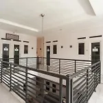 Reddoorz Syariah Near Pgc Cililitan