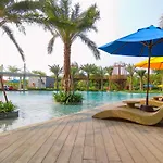 Wonderful And Homey 2Br At Gold Coast Apartment By Travelio